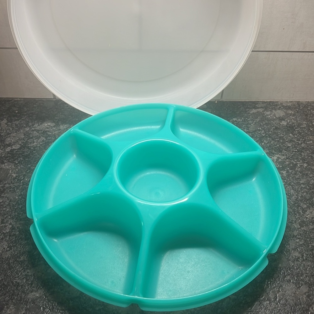 Chip N Dip bowl with lid. Seems new without tags. Pretty green Many uses…